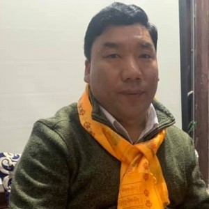 आम्ची (डा.) तेन्जिङ धर्के गुरुङ (गुगे)