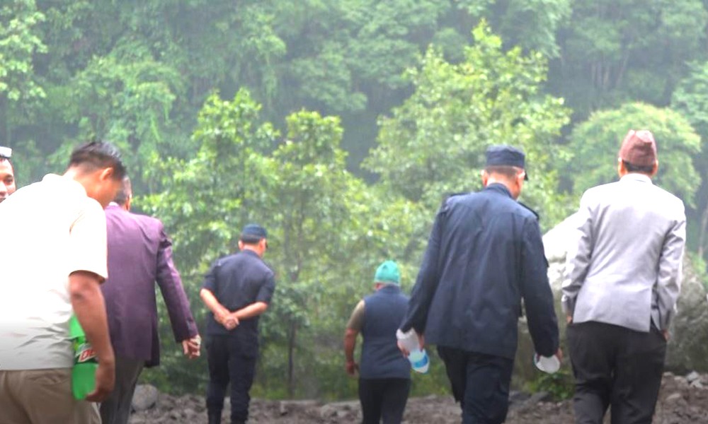 भोटखोला पुगेका आदिवासी आयोगका पदाधिकारीलाई बरुण जलविद्युत आयोजना अनुगमनमा अवरोध गर्ने प्रयास