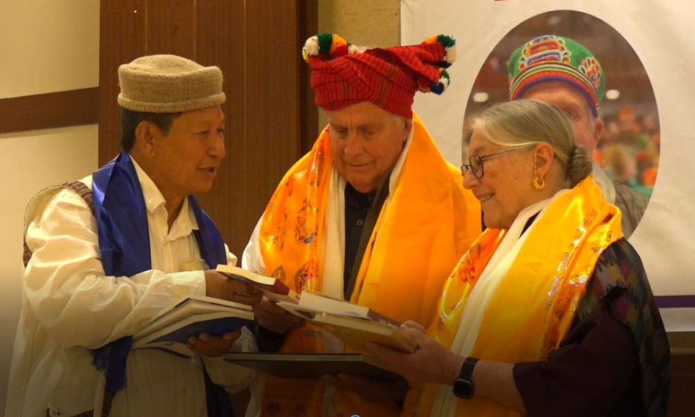 कर्नेल विश्वविद्यालयका प्राध्यापक द्वय डेभिड होल्मवर्ग र क्याथरिनको तामाङ समुदायबाट अभिनन्दन 