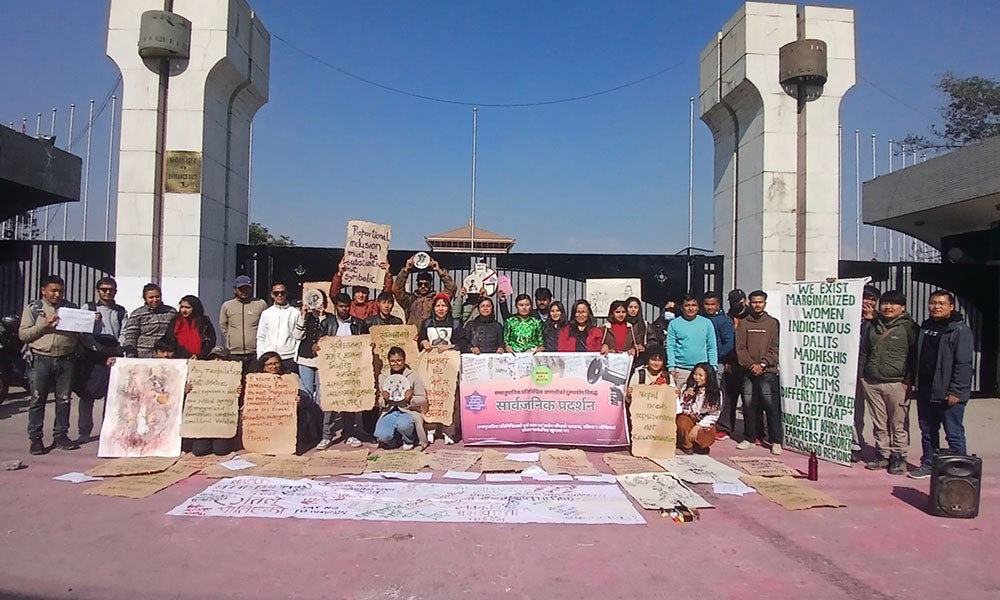 समानुपातिक प्रणालीको दुरुपयोग गरिएको भन्दै  ‘इन्डिजिनियस जेन–जी कलेक्टिभ’को संसद भवन अगाडि प्रदर्शन